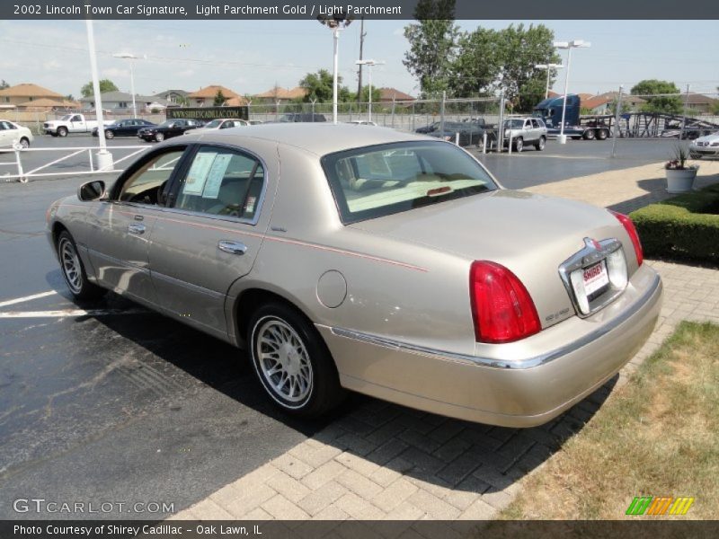 Light Parchment Gold / Light Parchment 2002 Lincoln Town Car Signature