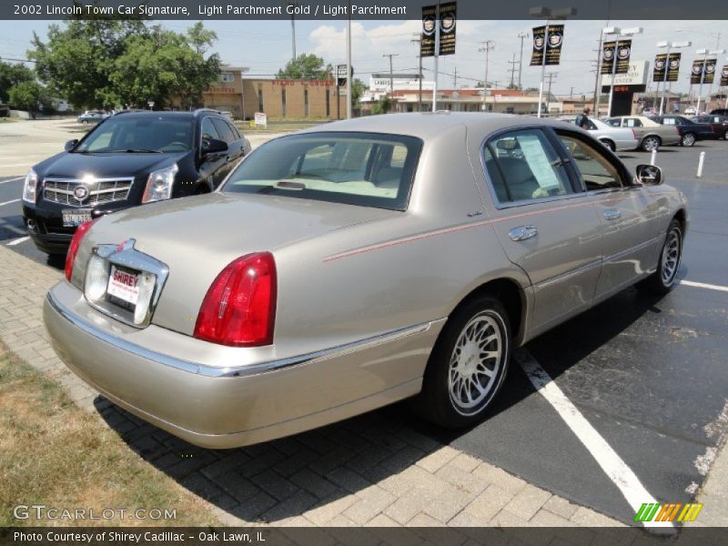 Light Parchment Gold / Light Parchment 2002 Lincoln Town Car Signature