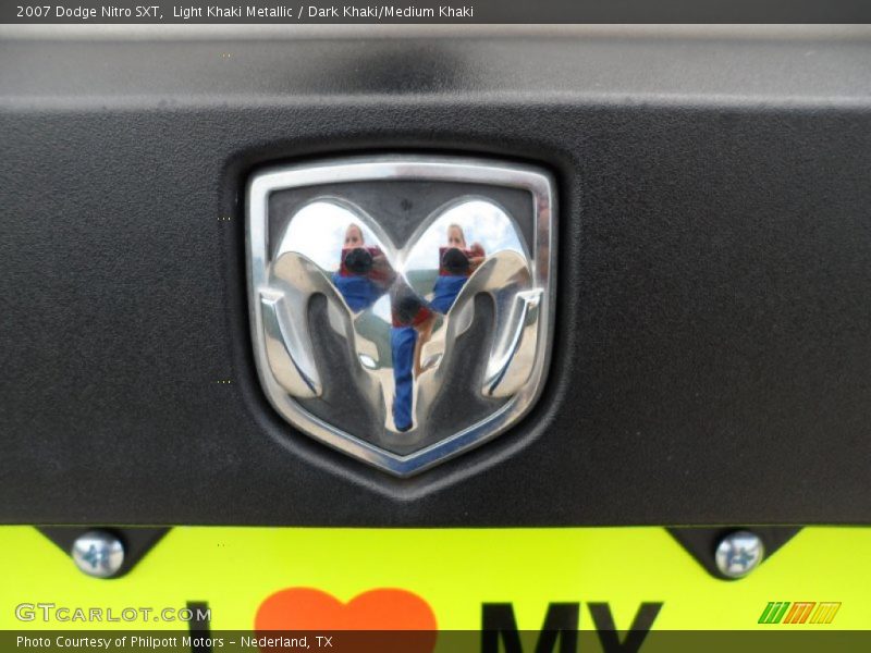 Light Khaki Metallic / Dark Khaki/Medium Khaki 2007 Dodge Nitro SXT