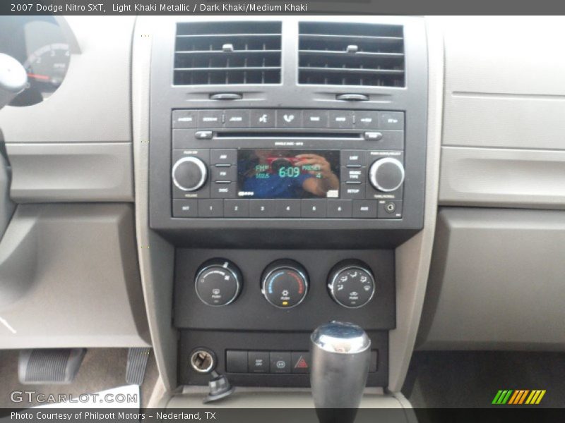 Light Khaki Metallic / Dark Khaki/Medium Khaki 2007 Dodge Nitro SXT