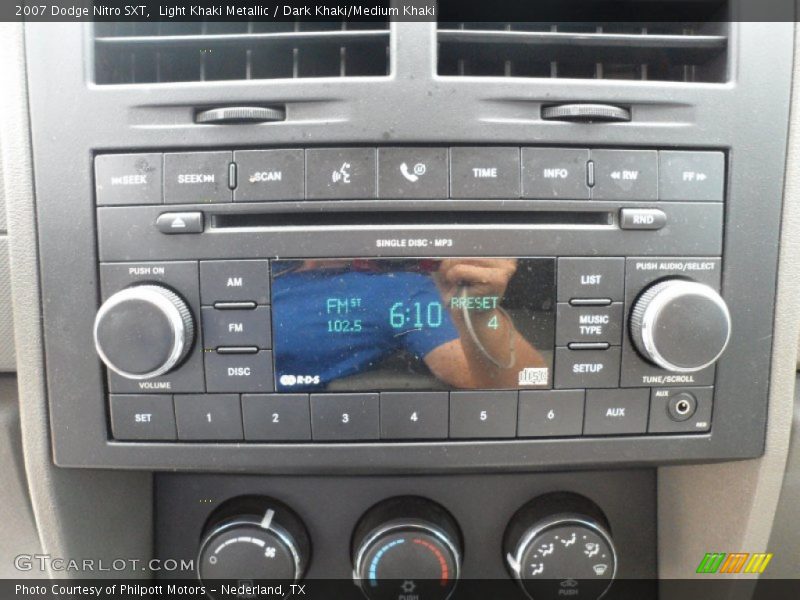 Light Khaki Metallic / Dark Khaki/Medium Khaki 2007 Dodge Nitro SXT