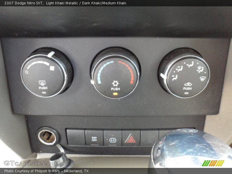 Light Khaki Metallic / Dark Khaki/Medium Khaki 2007 Dodge Nitro SXT