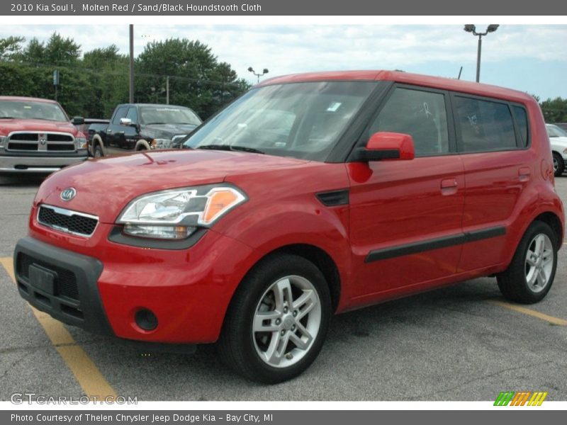 Molten Red / Sand/Black Houndstooth Cloth 2010 Kia Soul !