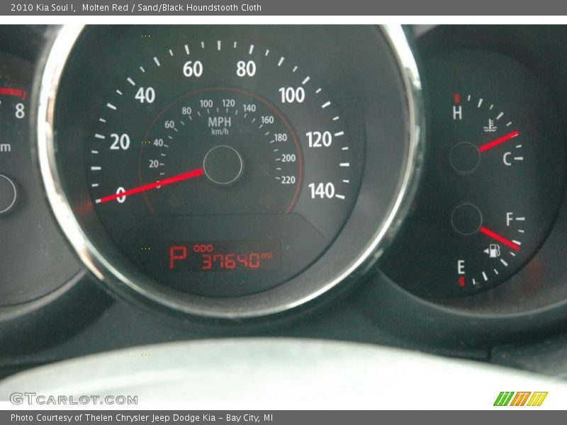 Molten Red / Sand/Black Houndstooth Cloth 2010 Kia Soul !