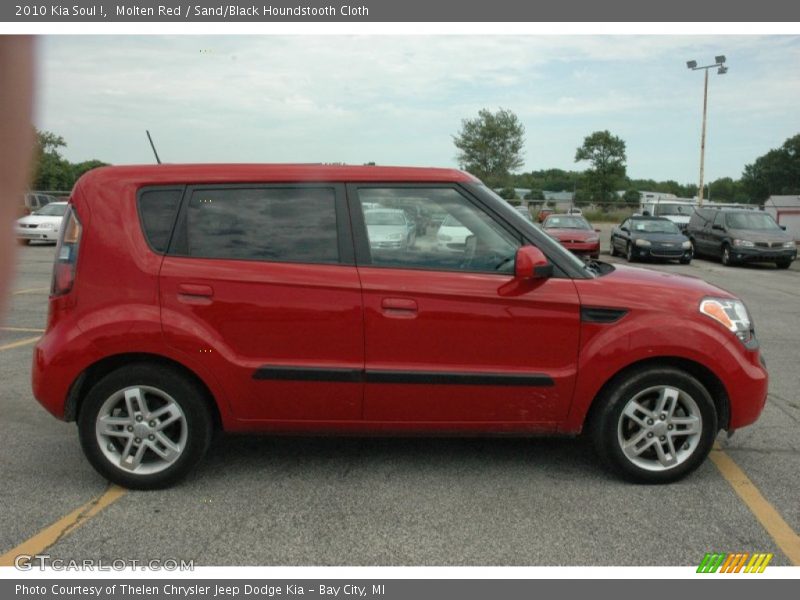Molten Red / Sand/Black Houndstooth Cloth 2010 Kia Soul !
