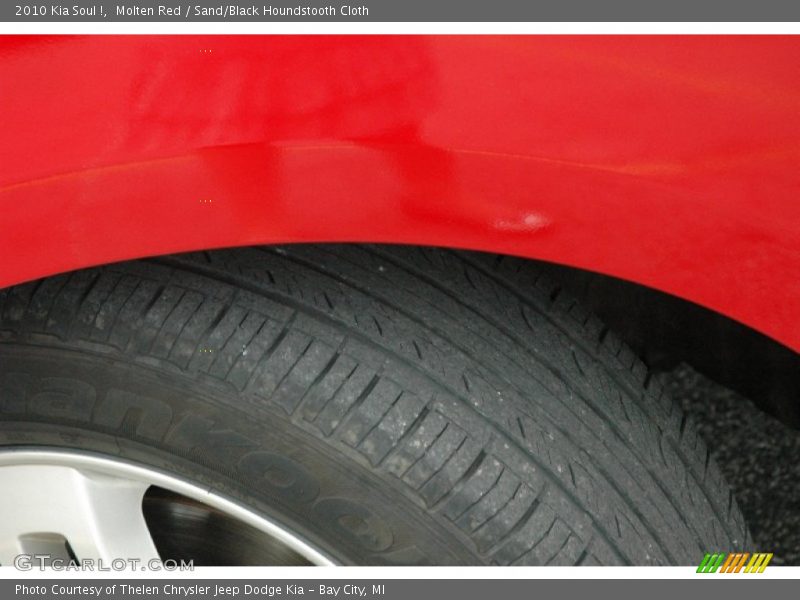 Molten Red / Sand/Black Houndstooth Cloth 2010 Kia Soul !