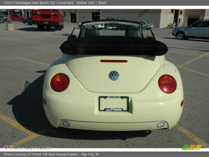 Mellow Yello / Black 2004 Volkswagen New Beetle GLS Convertible