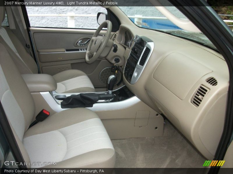  2007 Mariner Luxury 4WD Pebble Interior