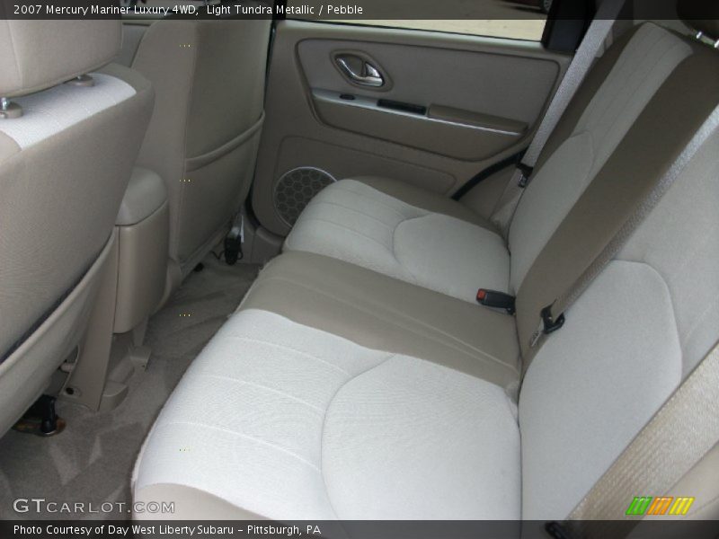  2007 Mariner Luxury 4WD Pebble Interior