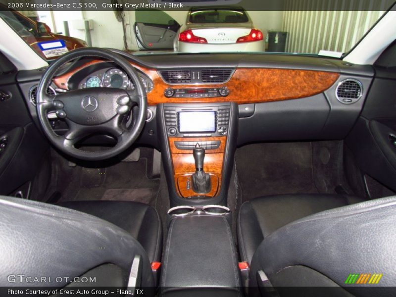 Dashboard of 2006 CLS 500