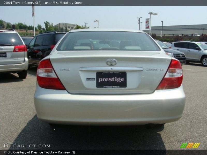 Lunar Mist Metallic / Stone 2004 Toyota Camry XLE