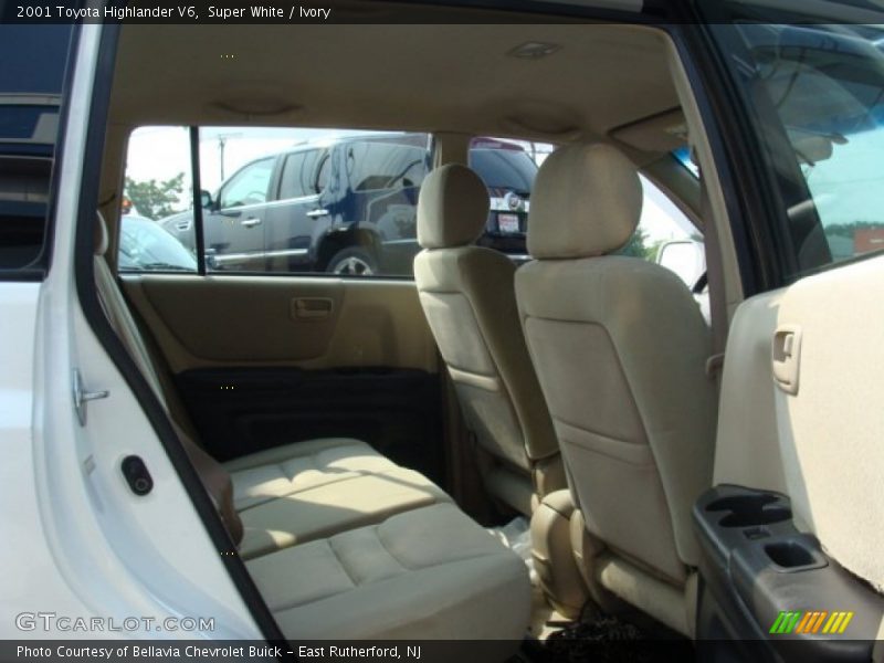 Super White / Ivory 2001 Toyota Highlander V6