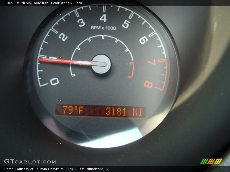 Polar White / Black 2009 Saturn Sky Roadster