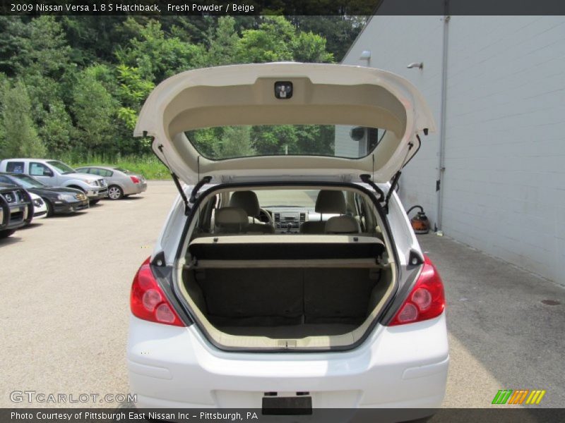 Fresh Powder / Beige 2009 Nissan Versa 1.8 S Hatchback