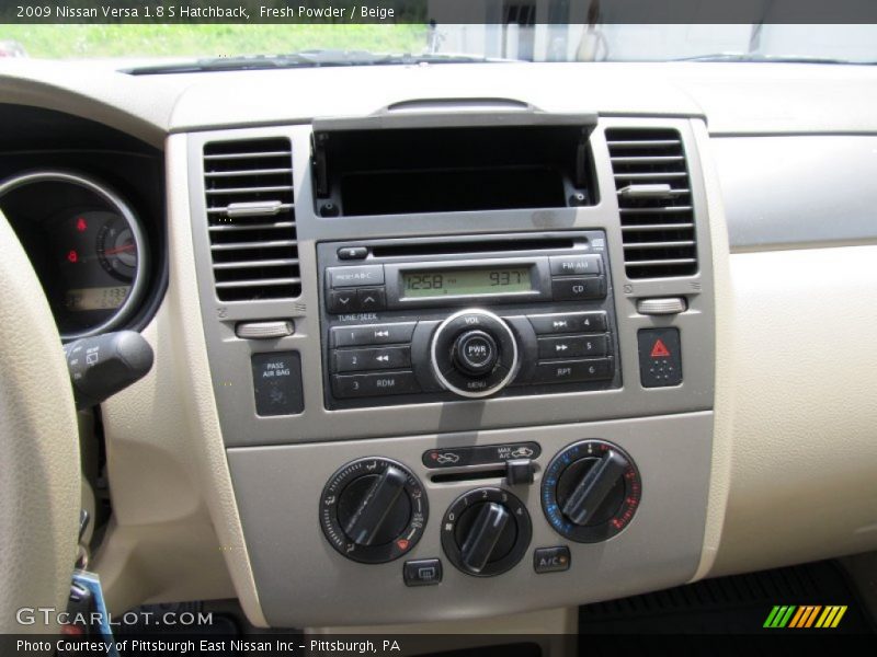 Fresh Powder / Beige 2009 Nissan Versa 1.8 S Hatchback