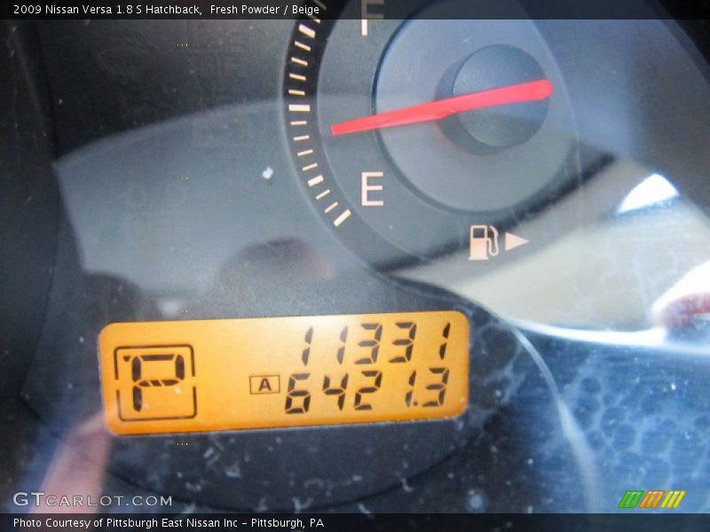 Fresh Powder / Beige 2009 Nissan Versa 1.8 S Hatchback