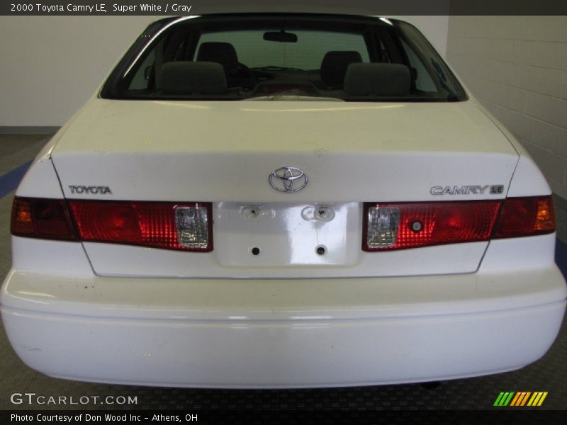 Super White / Gray 2000 Toyota Camry LE