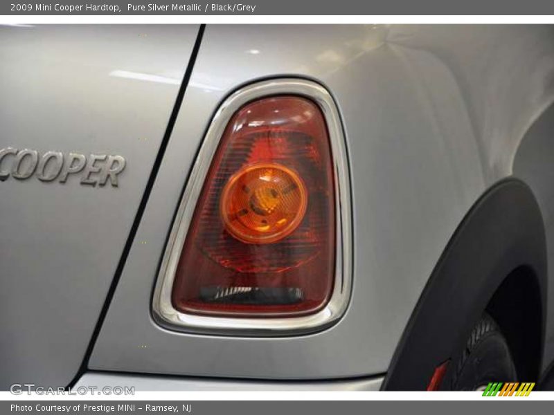 Pure Silver Metallic / Black/Grey 2009 Mini Cooper Hardtop