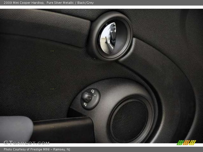 Pure Silver Metallic / Black/Grey 2009 Mini Cooper Hardtop