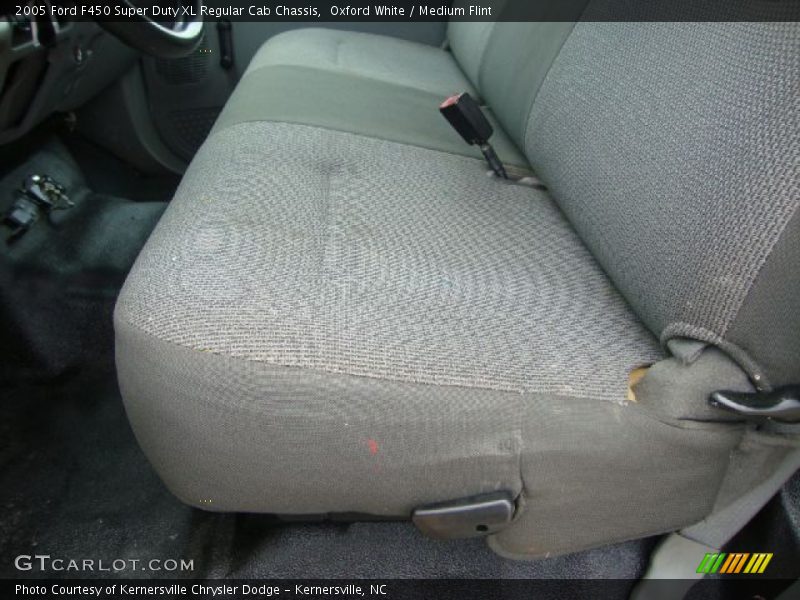 Oxford White / Medium Flint 2005 Ford F450 Super Duty XL Regular Cab Chassis