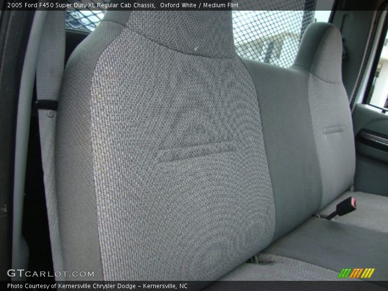 Oxford White / Medium Flint 2005 Ford F450 Super Duty XL Regular Cab Chassis