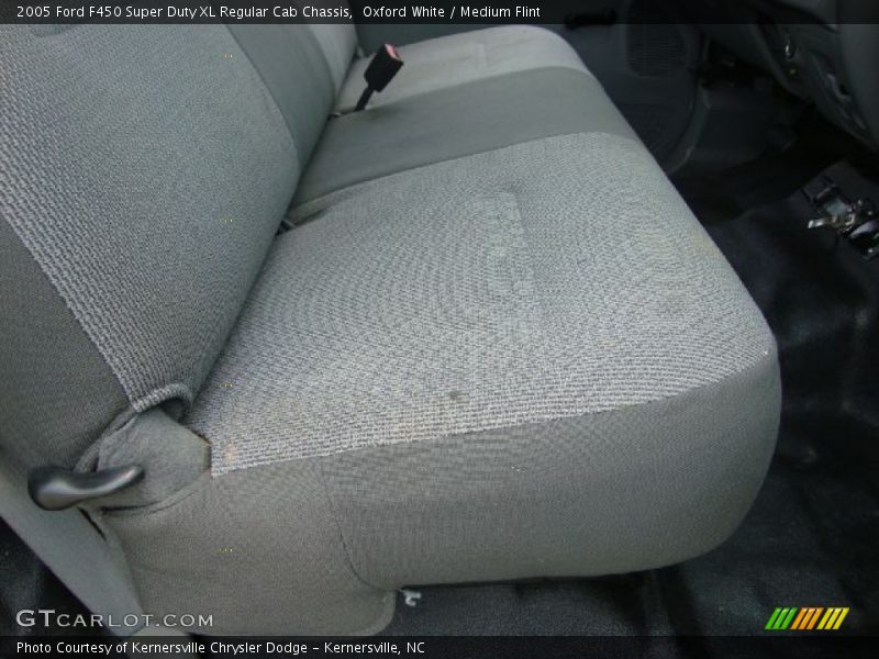Oxford White / Medium Flint 2005 Ford F450 Super Duty XL Regular Cab Chassis