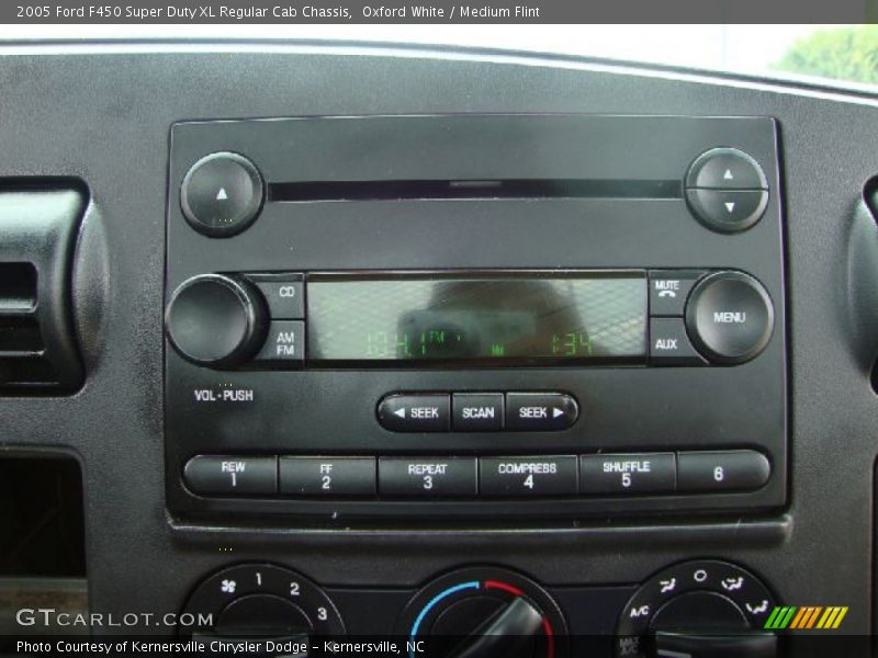 Controls of 2005 F450 Super Duty XL Regular Cab Chassis