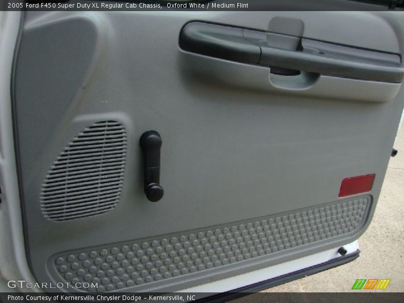 Door Panel of 2005 F450 Super Duty XL Regular Cab Chassis