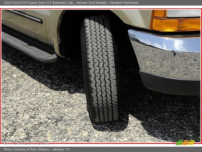 Harvest Gold Metallic / Medium Parchment 2000 Ford F350 Super Duty XLT Extended Cab