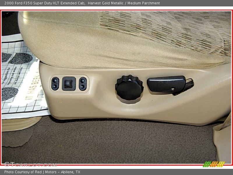 Harvest Gold Metallic / Medium Parchment 2000 Ford F350 Super Duty XLT Extended Cab