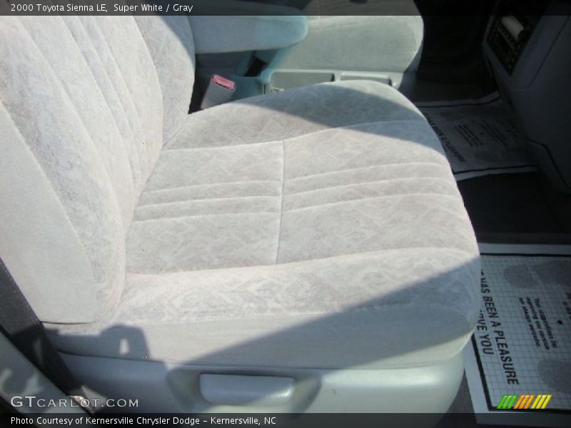Super White / Gray 2000 Toyota Sienna LE