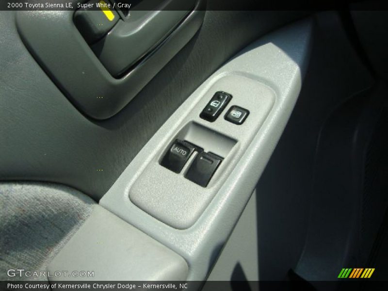 Super White / Gray 2000 Toyota Sienna LE