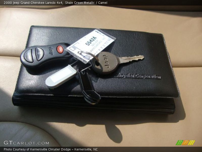 Shale Green Metallic / Camel 2000 Jeep Grand Cherokee Laredo 4x4
