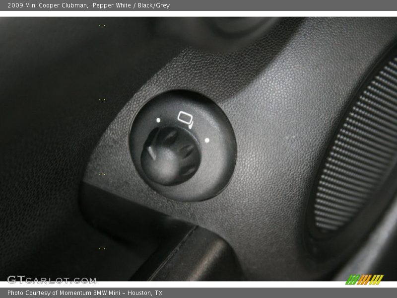 Pepper White / Black/Grey 2009 Mini Cooper Clubman