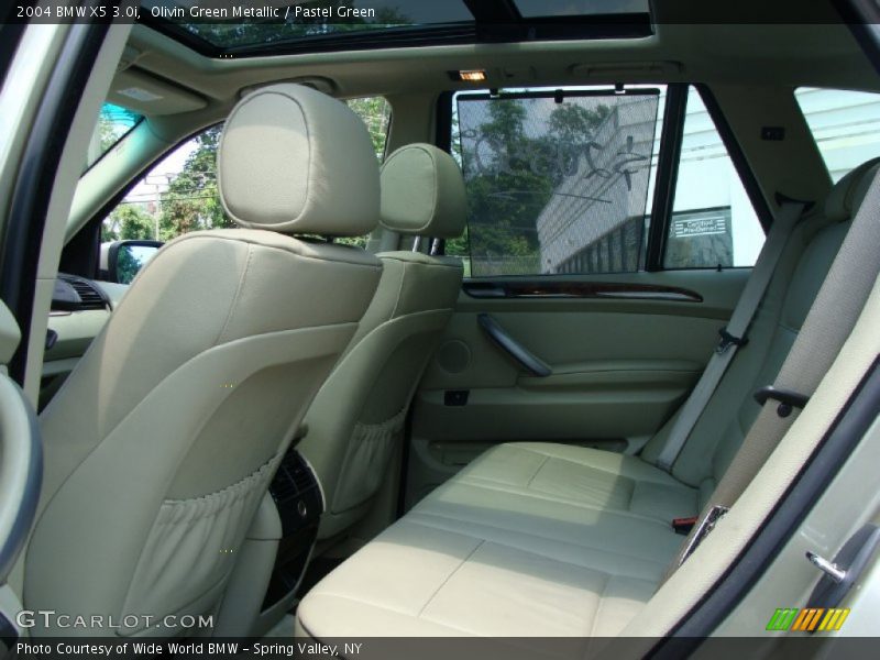 Olivin Green Metallic / Pastel Green 2004 BMW X5 3.0i