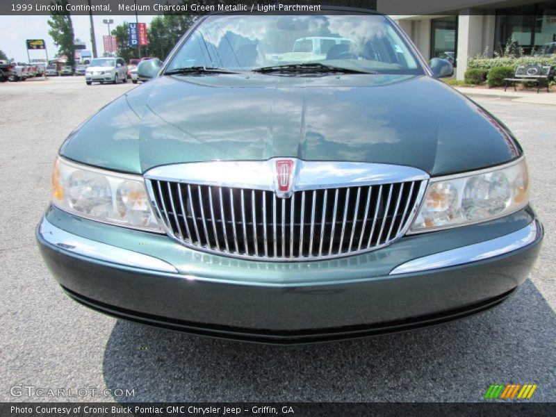 Medium Charcoal Green Metallic / Light Parchment 1999 Lincoln Continental