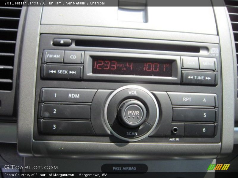 Brilliant Silver Metallic / Charcoal 2011 Nissan Sentra 2.0