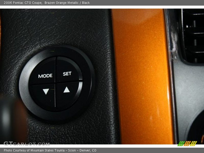 Controls of 2006 GTO Coupe
