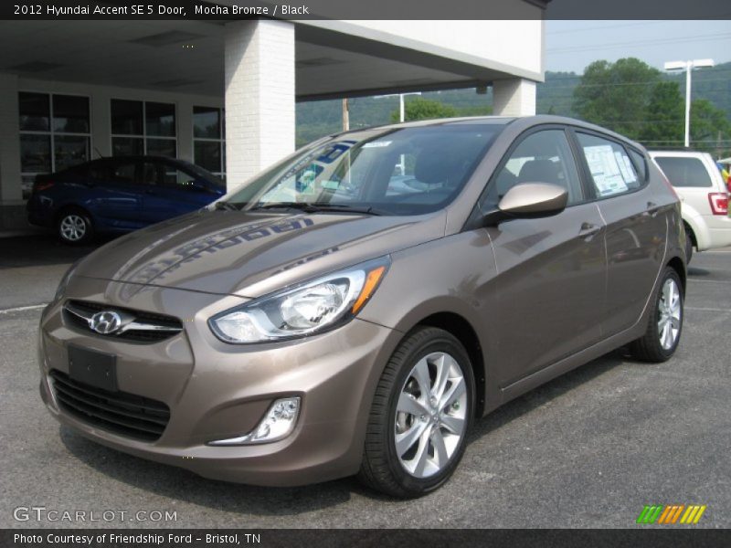 Front 3/4 View of 2012 Accent SE 5 Door
