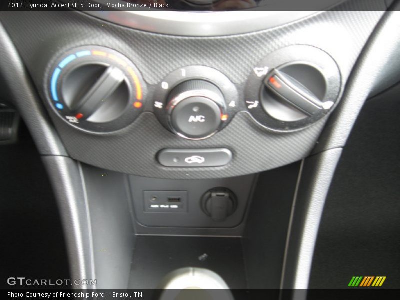 Mocha Bronze / Black 2012 Hyundai Accent SE 5 Door