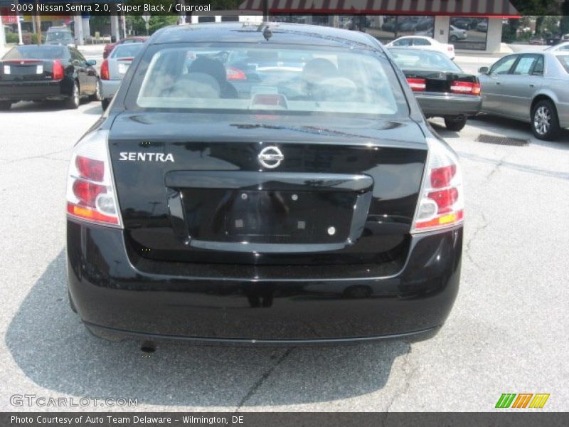 Super Black / Charcoal 2009 Nissan Sentra 2.0