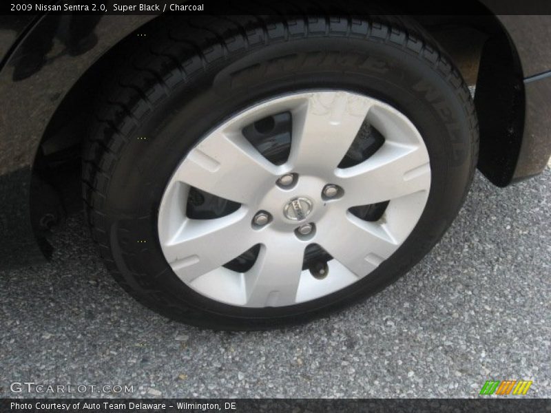 Super Black / Charcoal 2009 Nissan Sentra 2.0