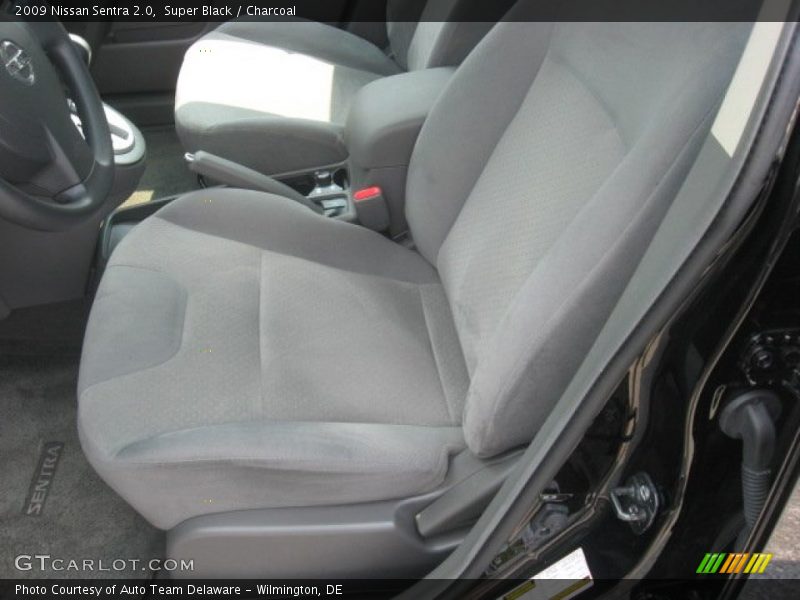 Super Black / Charcoal 2009 Nissan Sentra 2.0