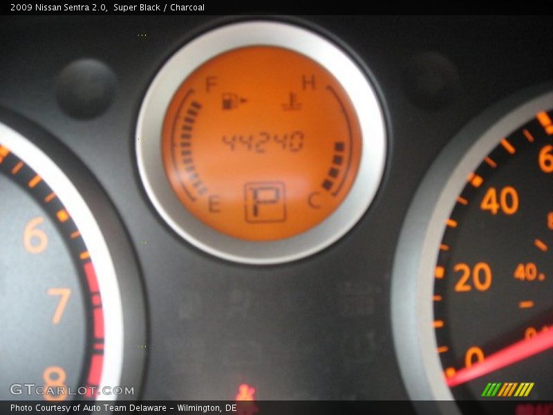Super Black / Charcoal 2009 Nissan Sentra 2.0