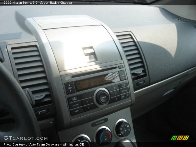 Super Black / Charcoal 2009 Nissan Sentra 2.0