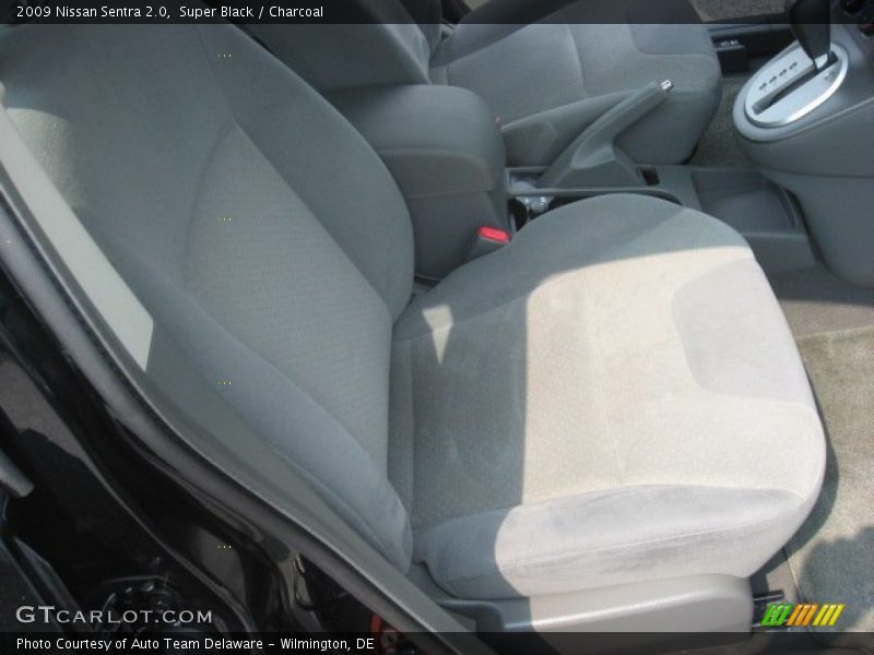 Super Black / Charcoal 2009 Nissan Sentra 2.0