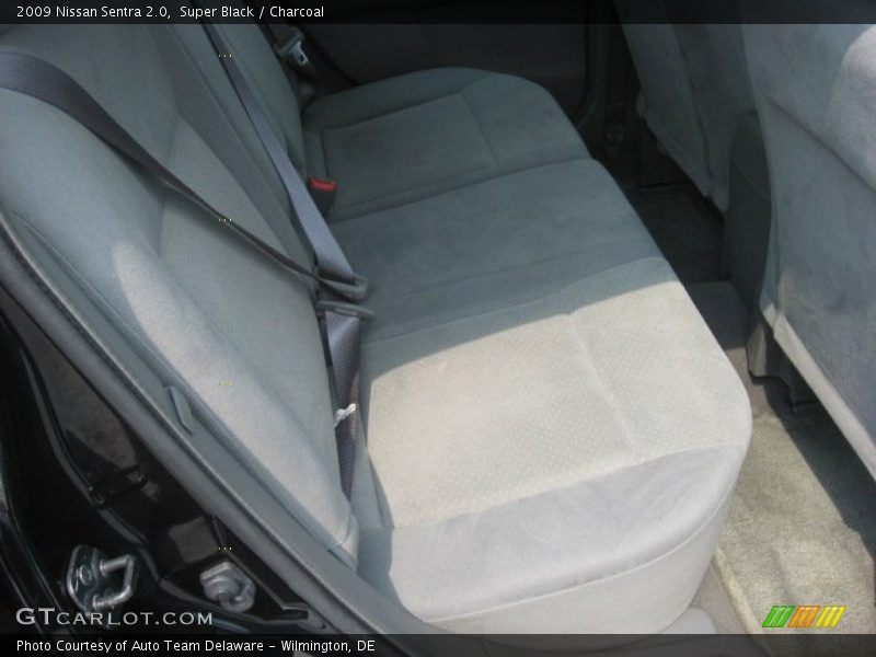 Super Black / Charcoal 2009 Nissan Sentra 2.0