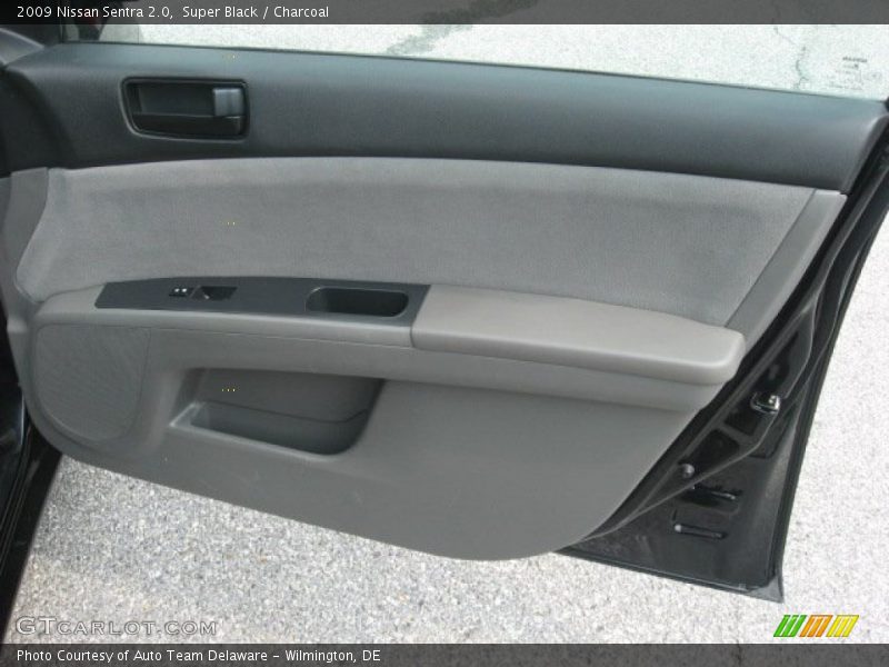 Super Black / Charcoal 2009 Nissan Sentra 2.0
