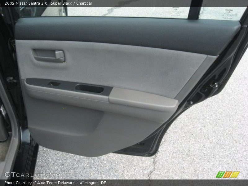 Super Black / Charcoal 2009 Nissan Sentra 2.0