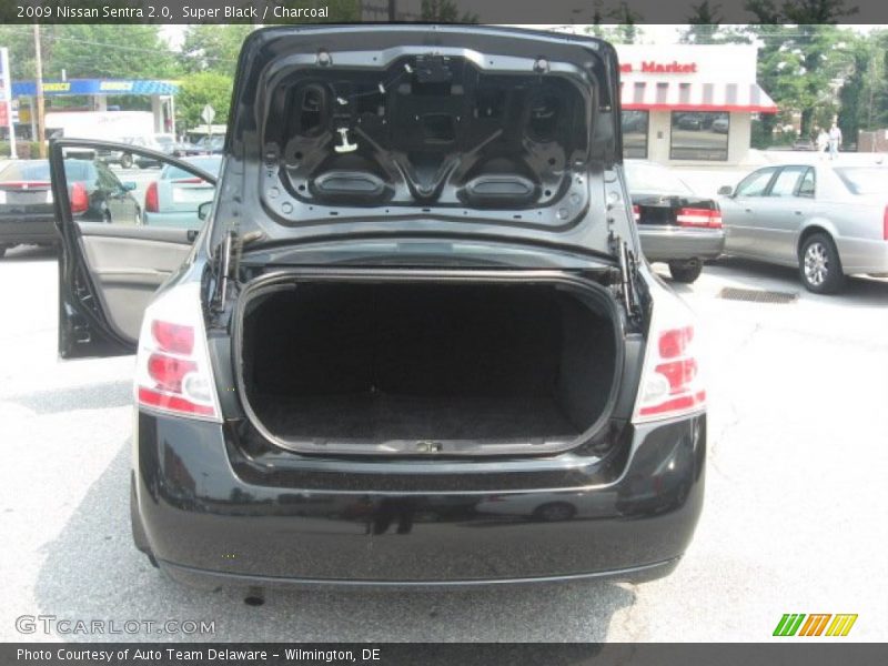 Super Black / Charcoal 2009 Nissan Sentra 2.0
